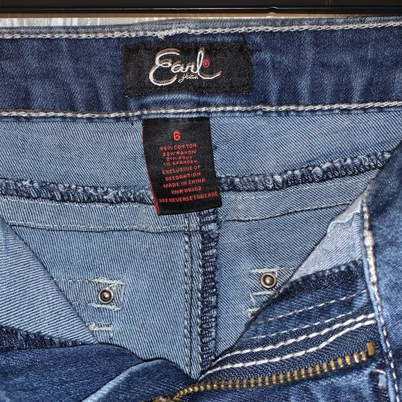 Dark Blue medium length jean shorts - Picture 4 of 4